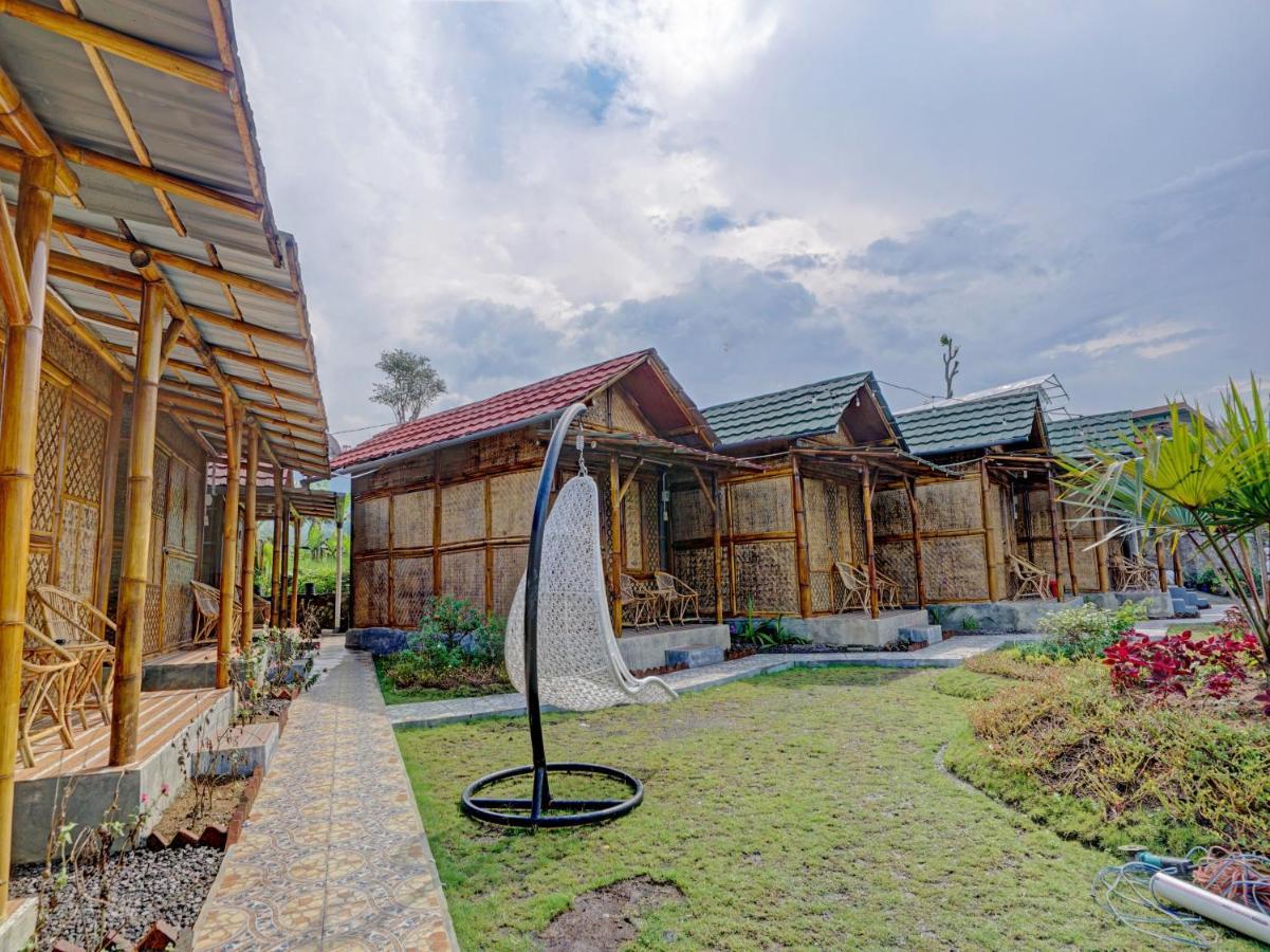 Oyo 90225 Rumah Bambu Trawas Syariah Pasuruan Eksteriør bilde