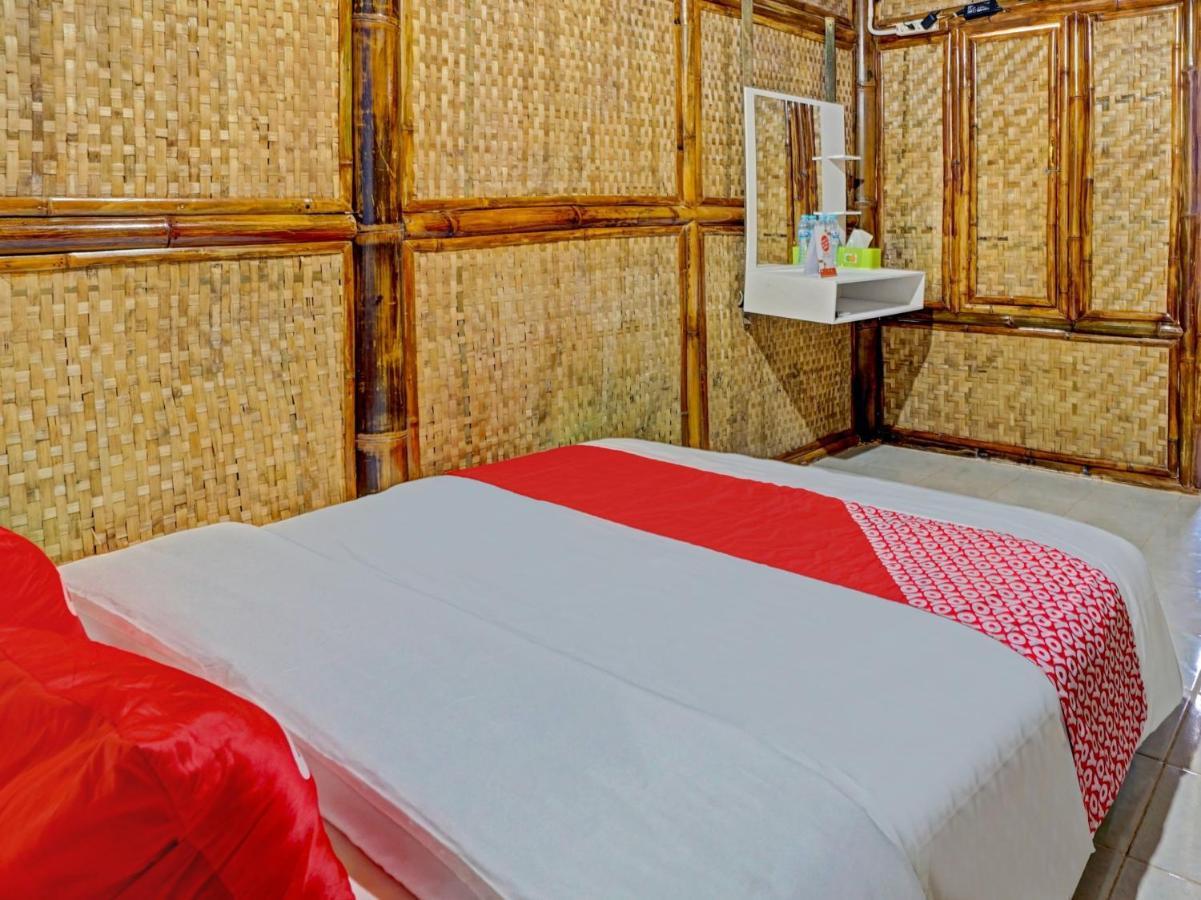 Oyo 90225 Rumah Bambu Trawas Syariah Pasuruan Eksteriør bilde
