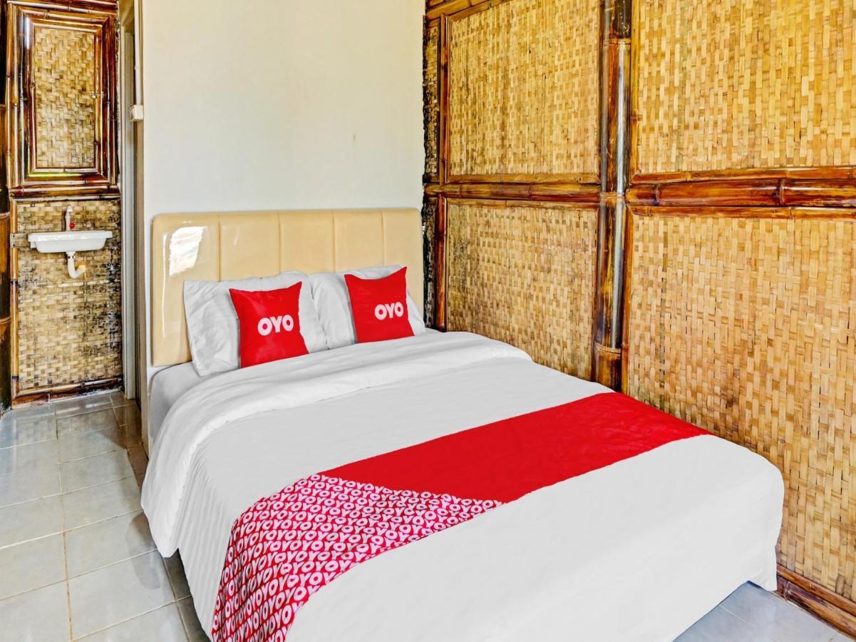 Oyo 90225 Rumah Bambu Trawas Syariah Pasuruan Eksteriør bilde